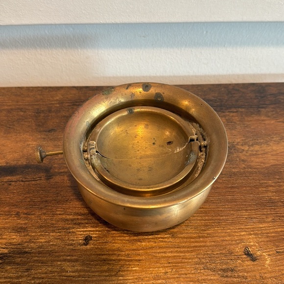 Vintage brass ash tray - Picture 3 of 9